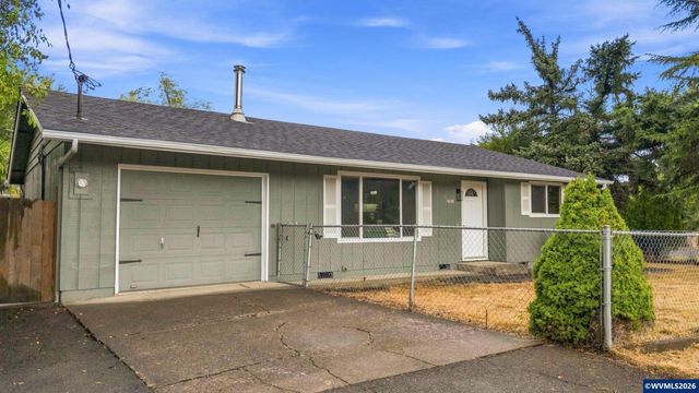 1635 Pioneer St, Philomath, OR 97370