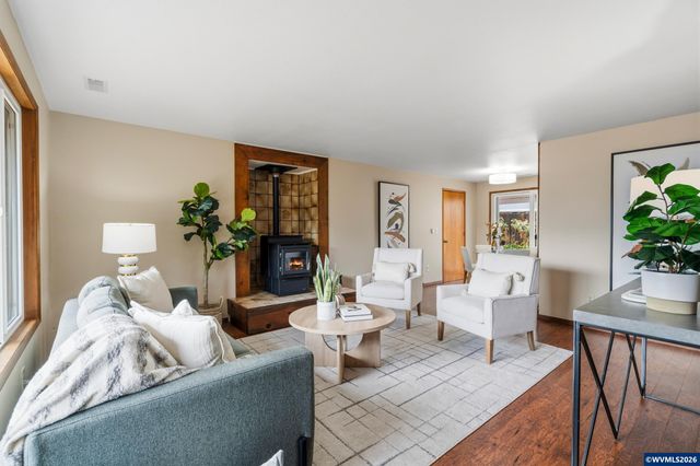 1635 Pioneer St, Philomath, OR 97370