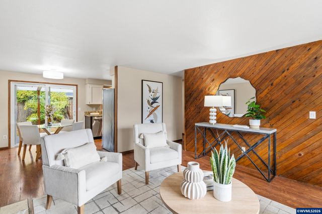 1635 Pioneer St, Philomath, OR 97370