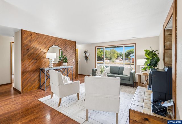 1635 Pioneer St, Philomath, OR 97370
