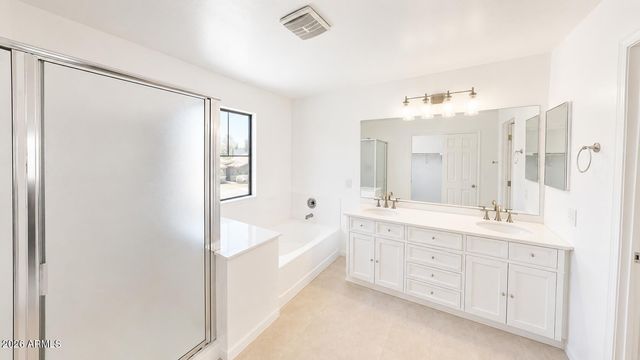 8212 W FOREST GROVE Avenue, Phoenix, AZ 85043