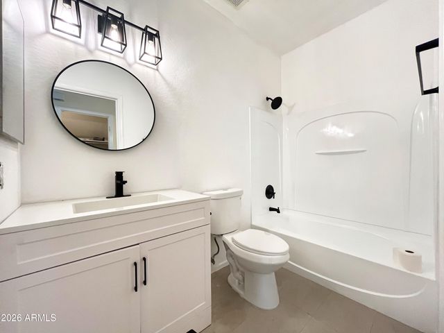 8212 W FOREST GROVE Avenue, Phoenix, AZ 85043