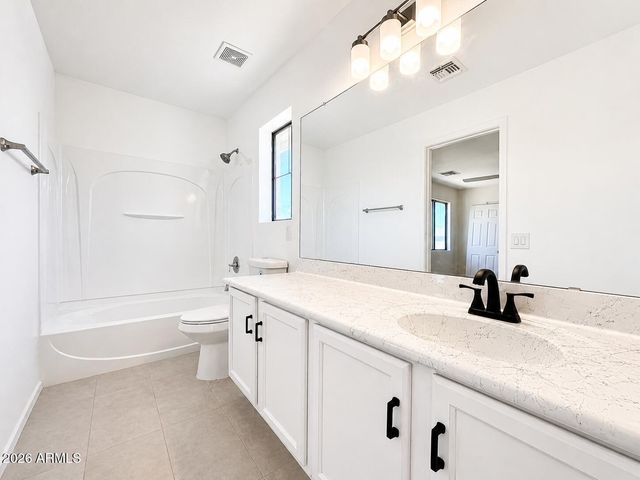 8212 W FOREST GROVE Avenue, Phoenix, AZ 85043