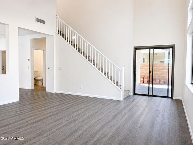 8212 W FOREST GROVE Avenue, Phoenix, AZ 85043