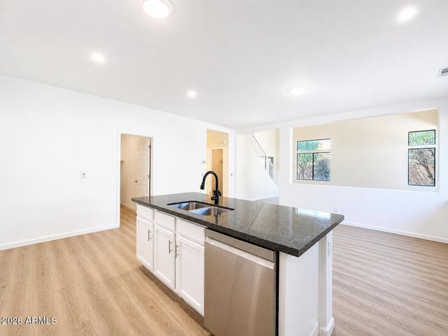 8212 W FOREST GROVE Avenue, Phoenix, AZ 85043