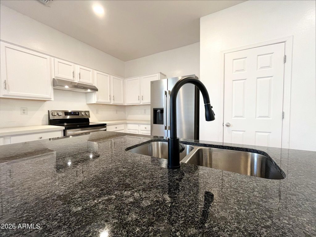 8212 W FOREST GROVE Avenue, Phoenix, AZ 85043 — photo 5