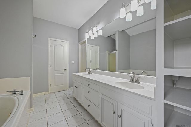 18529 Lake Camellia Ave, Baton Rouge, LA 70817