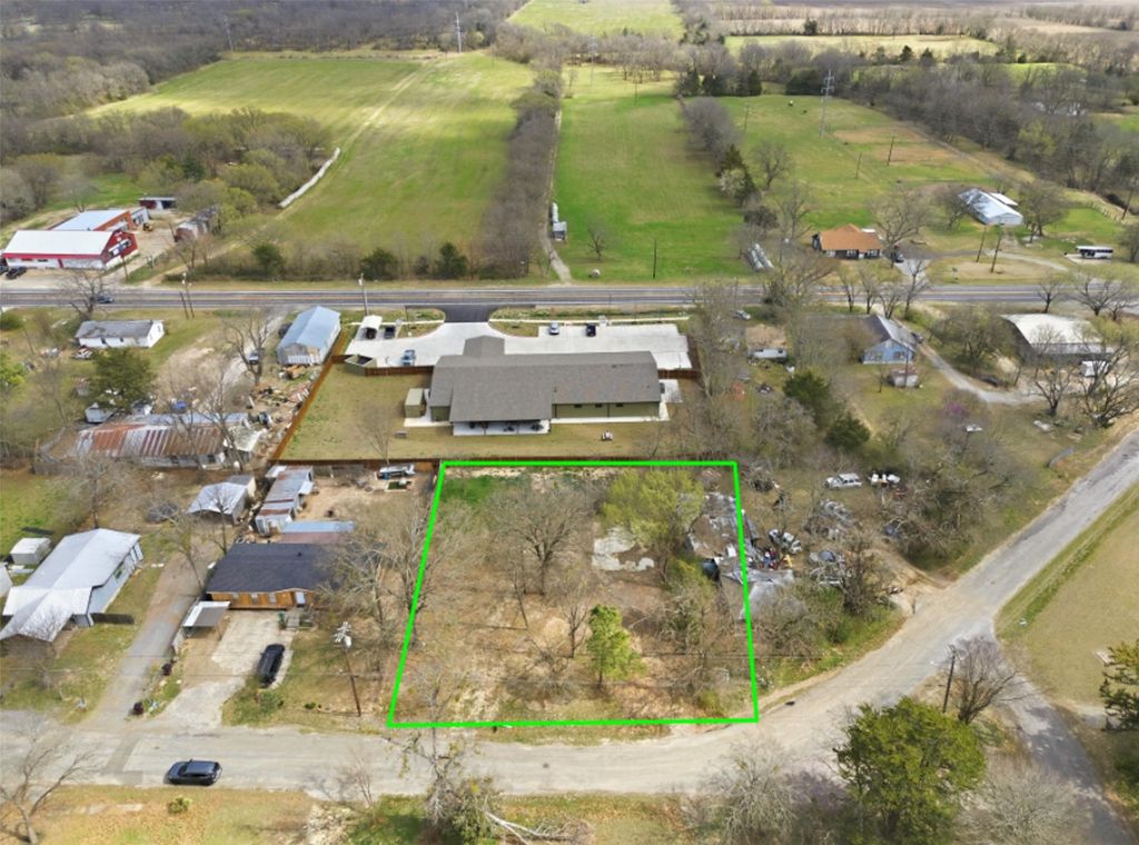 104 S Main Street, Bonham, TX 75418