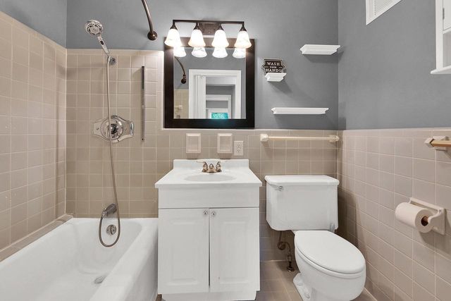 228 W. W Brentwood LANE, Glendale, WI 53217
