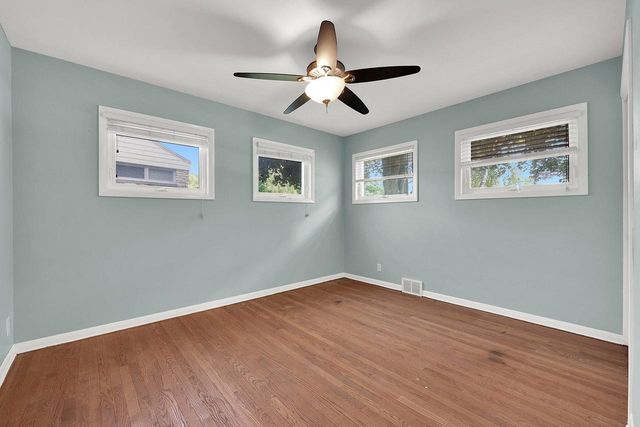 228 W. W Brentwood LANE, Glendale, WI 53217