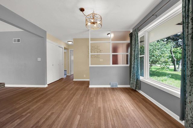 228 W. W Brentwood LANE, Glendale, WI 53217