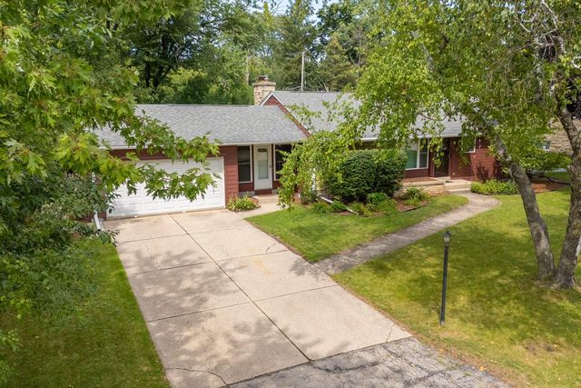 228 W. W Brentwood LANE, Glendale, WI 53217
