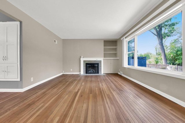 228 W. W Brentwood LANE, Glendale, WI 53217