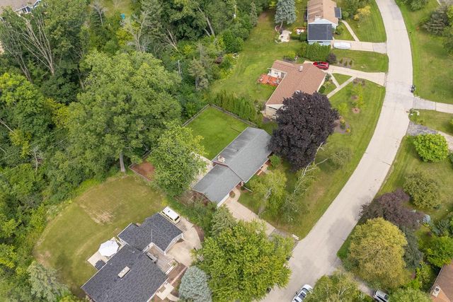 228 W. W Brentwood LANE, Glendale, WI 53217