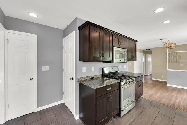 228 W. W Brentwood LANE, Glendale, WI 53217
