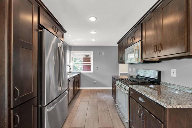 228 W. W Brentwood LANE, Glendale, WI 53217