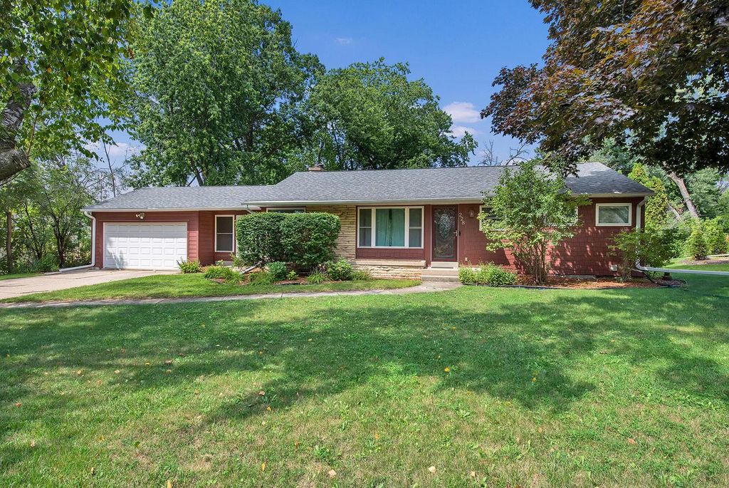 228 W. W Brentwood LANE, Glendale, WI 53217