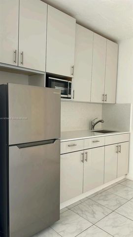 10241 SW 88th St 1, Miami, FL 33176