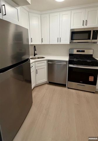 1284 Mulberry Drive, Mahwah, NJ 07430