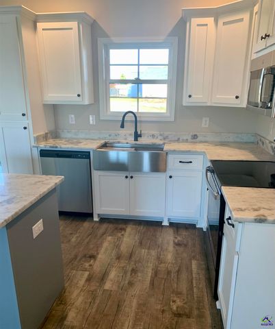 214 Sutton Dr., Perry, GA 31069