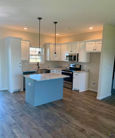 214 Sutton Dr., Perry, GA 31069