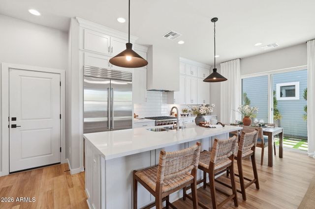 129 W WILLO Court, Phoenix, AZ 85003