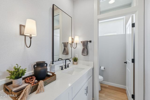 129 W WILLO Court, Phoenix, AZ 85003