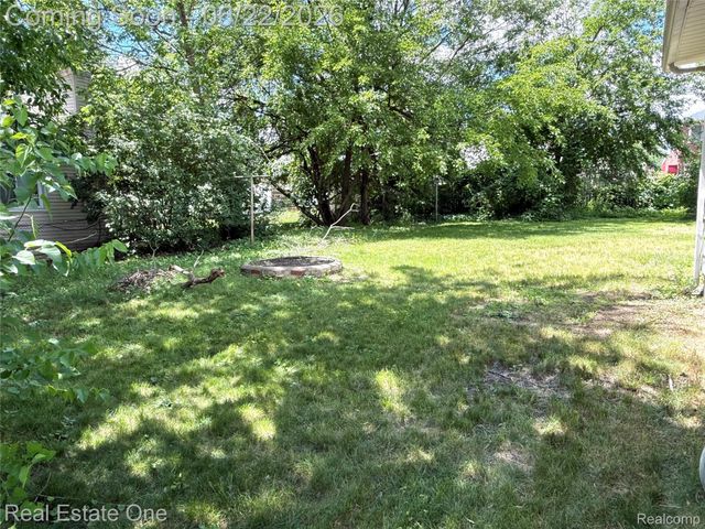 5751 DREXEL Street, Dearborn Heights, MI 48127