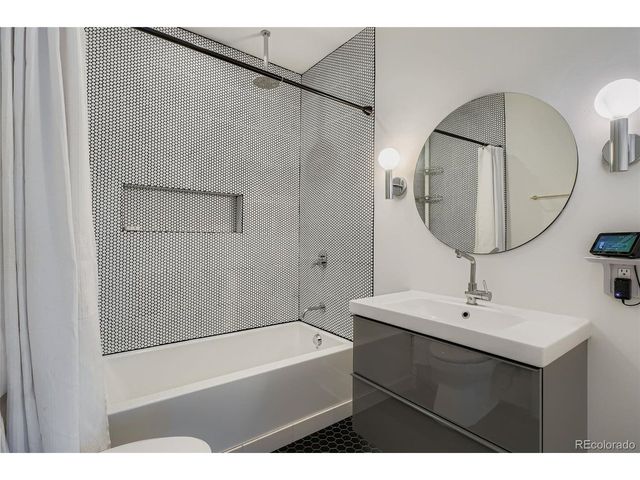 3216 N Vine St, Denver, CO 80205