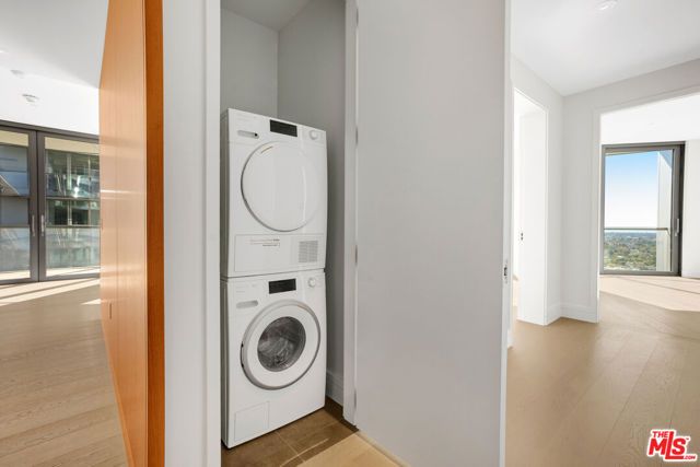 211 W Elm Court 16B, Los Angeles, CA 90067