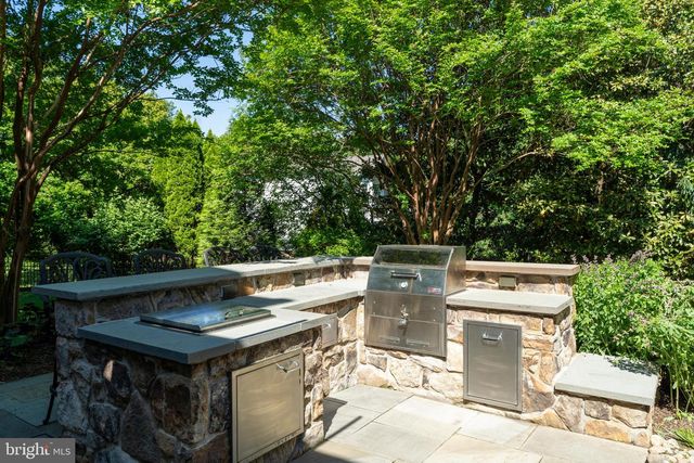 2006 CRANBOURNE RD, Lutherville Timonium, MD 21093