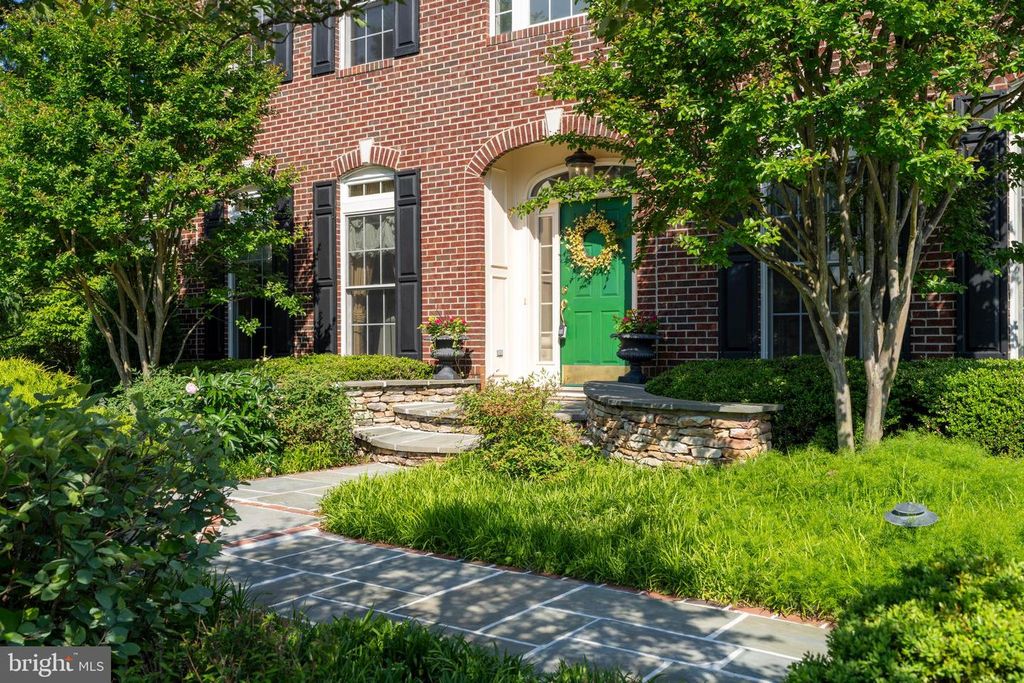 Image 10 of property listing at 2006 CRANBOURNE RD, Lutherville Timonium, MD 21093