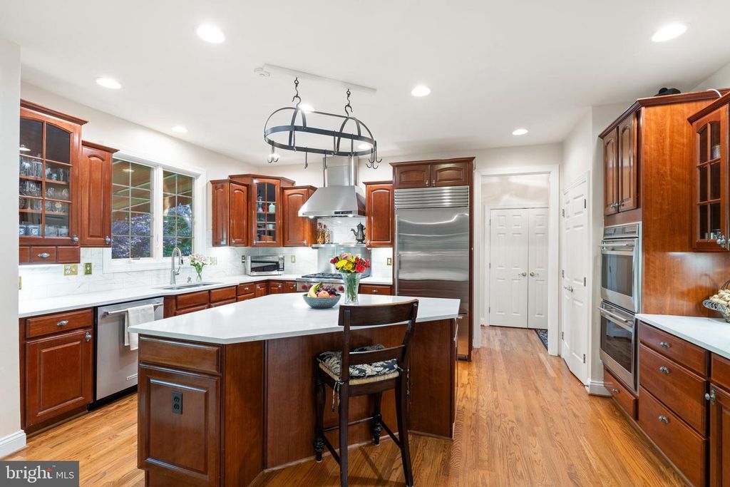Image 14 of property listing at 2006 CRANBOURNE RD, Lutherville Timonium, MD 21093