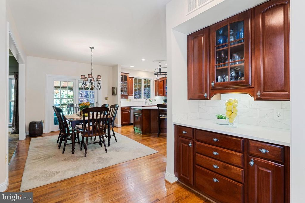 Image 17 of property listing at 2006 CRANBOURNE RD, Lutherville Timonium, MD 21093