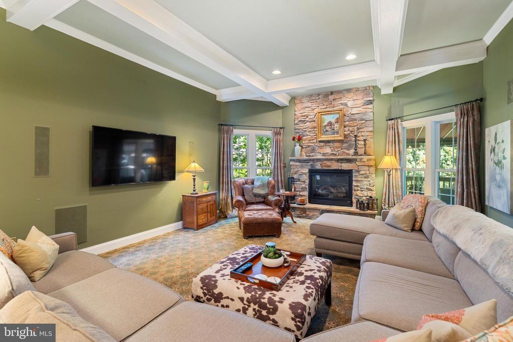 Image 18 of property listing at 2006 CRANBOURNE RD, Lutherville Timonium, MD 21093