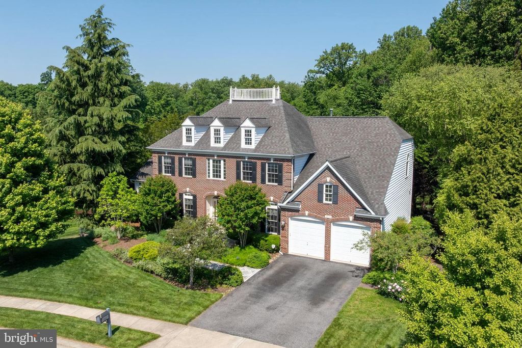Image 2 of property listing at 2006 CRANBOURNE RD, Lutherville Timonium, MD 21093