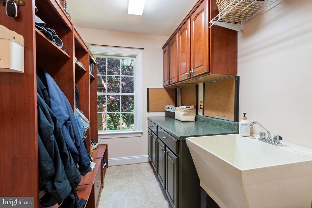 Image 20 of property listing at 2006 CRANBOURNE RD, Lutherville Timonium, MD 21093