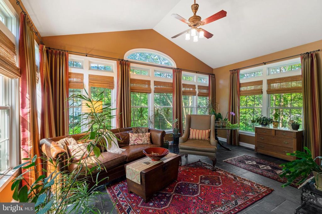 Image 25 of property listing at 2006 CRANBOURNE RD, Lutherville Timonium, MD 21093