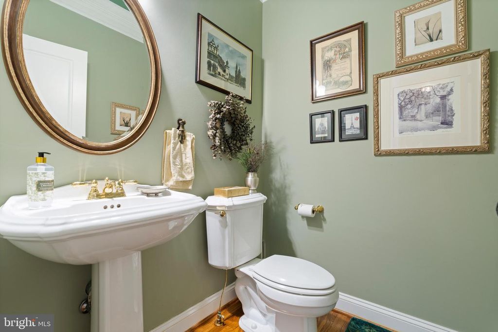 Image 29 of property listing at 2006 CRANBOURNE RD, Lutherville Timonium, MD 21093