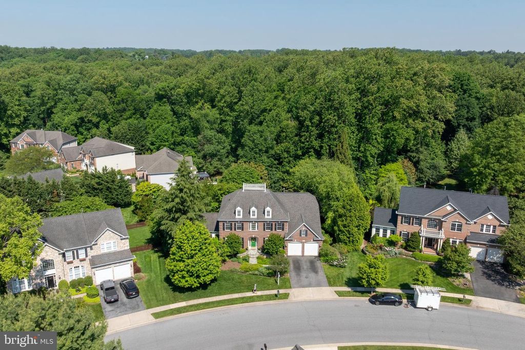 Image 3 of property listing at 2006 CRANBOURNE RD, Lutherville Timonium, MD 21093