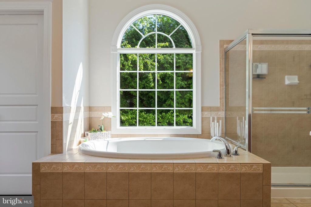 Image 37 of property listing at 2006 CRANBOURNE RD, Lutherville Timonium, MD 21093