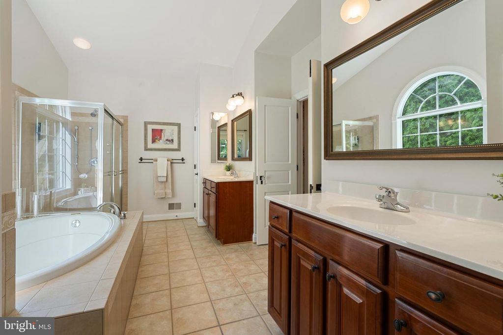 Image 38 of property listing at 2006 CRANBOURNE RD, Lutherville Timonium, MD 21093