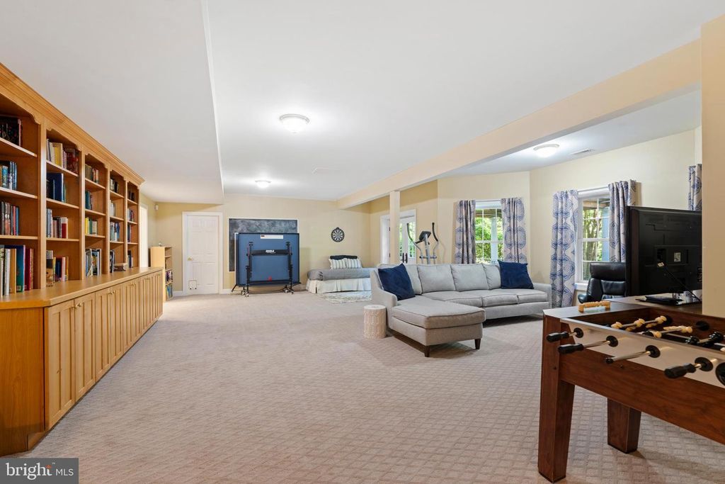 Image 49 of property listing at 2006 CRANBOURNE RD, Lutherville Timonium, MD 21093