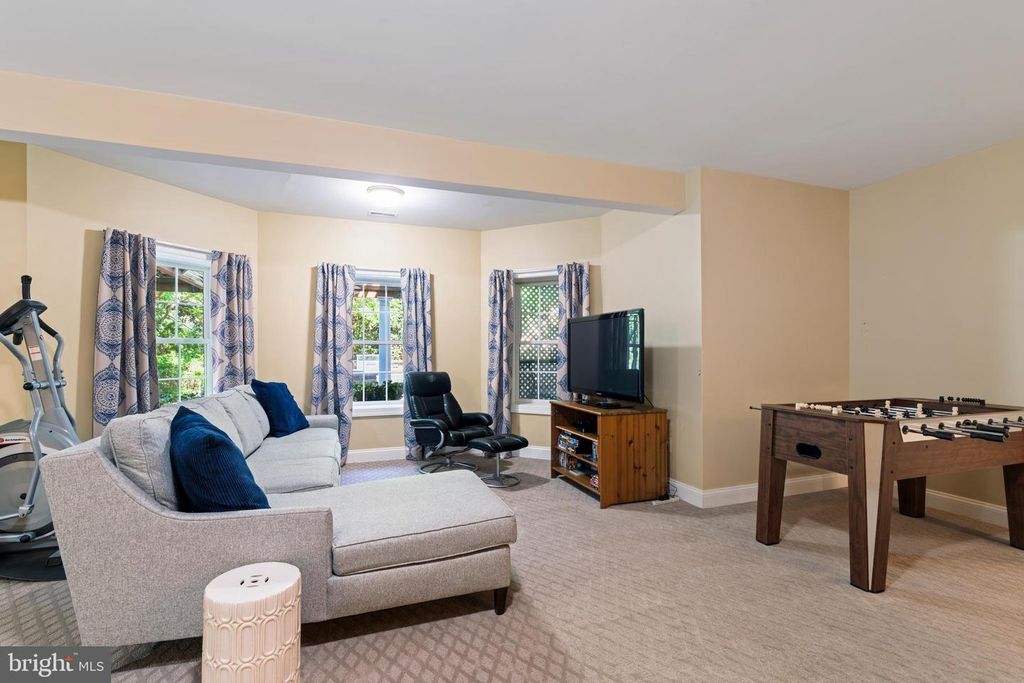 Image 51 of property listing at 2006 CRANBOURNE RD, Lutherville Timonium, MD 21093