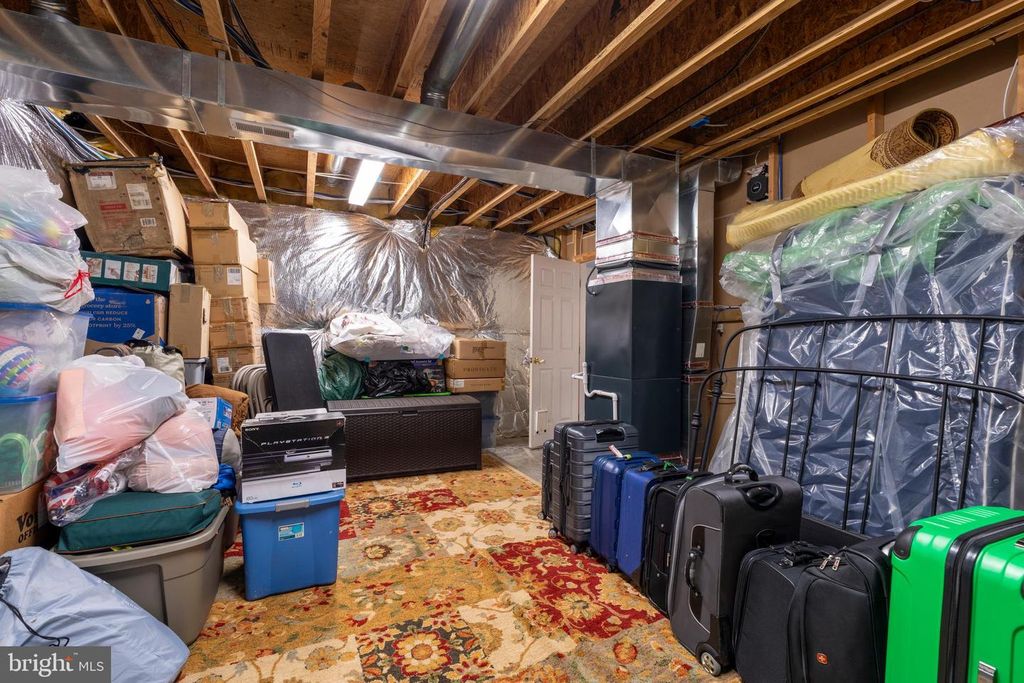 Image 57 of property listing at 2006 CRANBOURNE RD, Lutherville Timonium, MD 21093