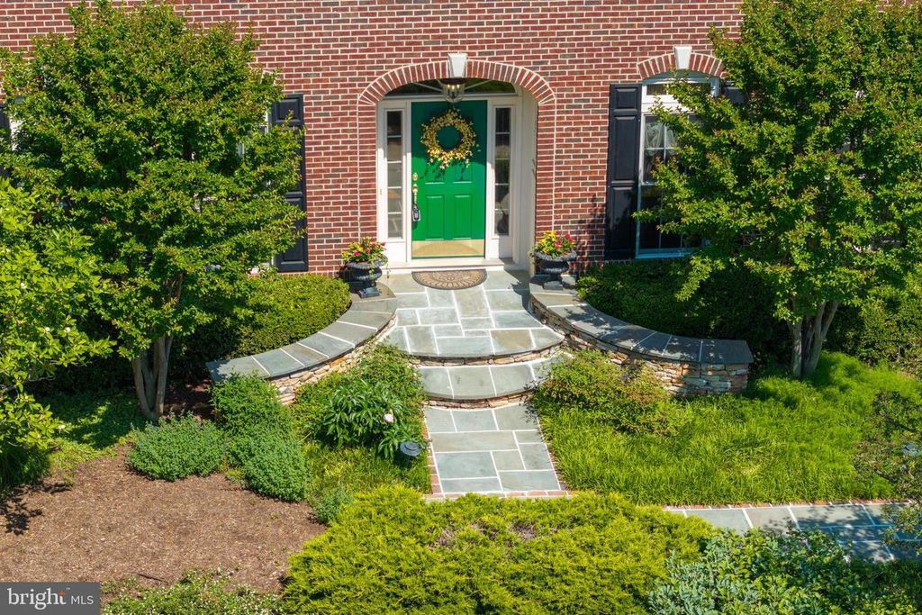 Image 7 of property listing at 2006 CRANBOURNE RD, Lutherville Timonium, MD 21093