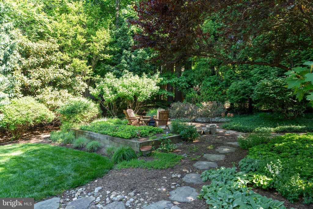 Image 70 of property listing at 2006 CRANBOURNE RD, Lutherville Timonium, MD 21093