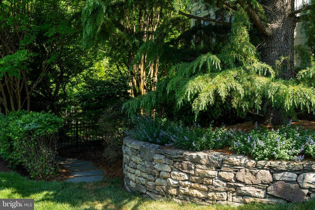Image 79 of property listing at 2006 CRANBOURNE RD, Lutherville Timonium, MD 21093
