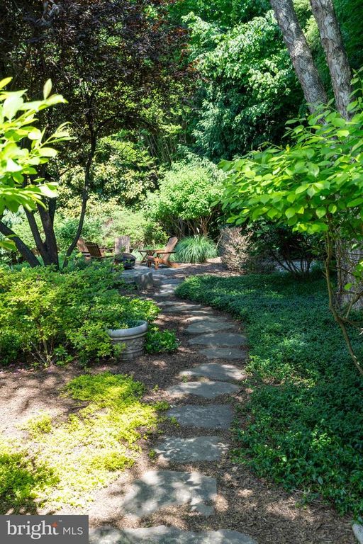 Image 81 of property listing at 2006 CRANBOURNE RD, Lutherville Timonium, MD 21093
