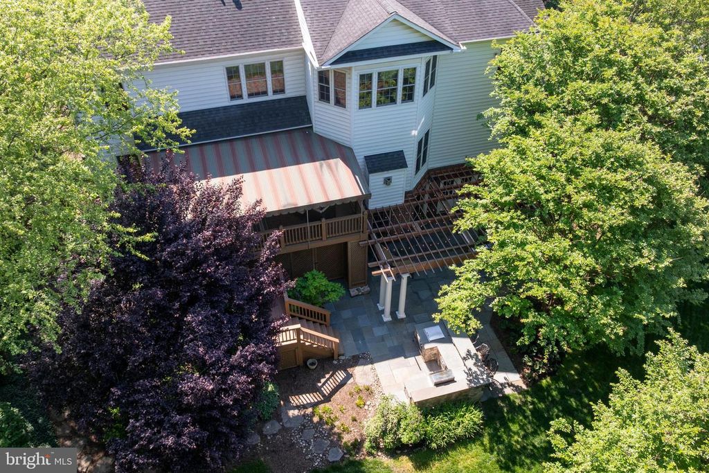 Image 85 of property listing at 2006 CRANBOURNE RD, Lutherville Timonium, MD 21093